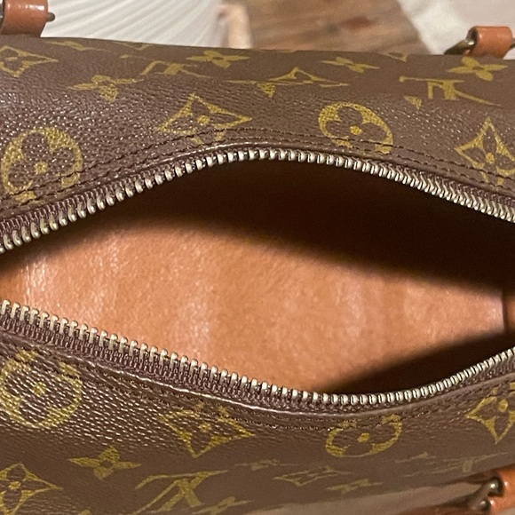 LOUIS VUITTON PAPILLON MONOGRAM BAG. THIS BAG IS VINTAGE EUC. COA & DUST BAGπ€. - Picture 5 of 16